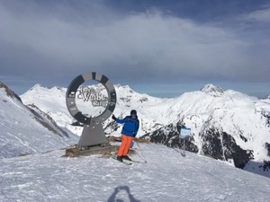 Giley in front of the Weisse Ring sculpture